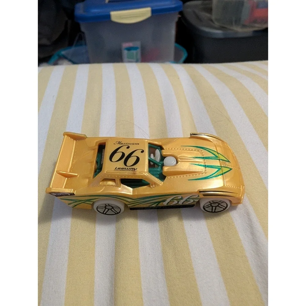 2015 HOT WHEELS NIGHT STORM MAXIMUM LEEWAY #66 GOLD 1:64 DIECAST 2 7/8 RACE CAR